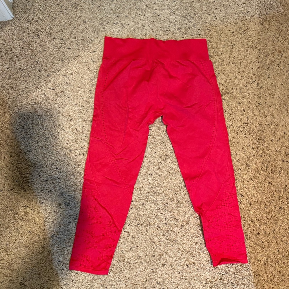 Fabletics crop hot pink leggings